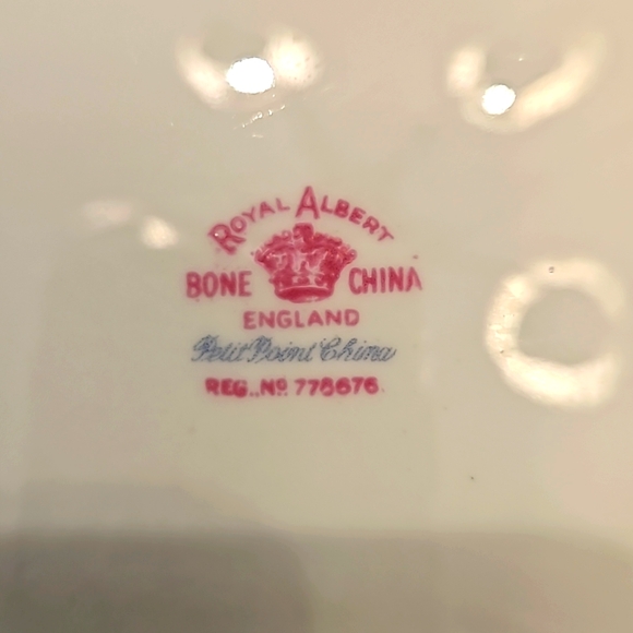 Gorgeous "Petit Point" bon bon dish by Royal Albert. - Picture 4 of 6